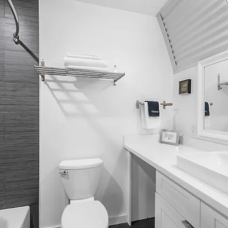 The Moon Quonset Hut Vacation Rental Heated & Chilled Pool-3